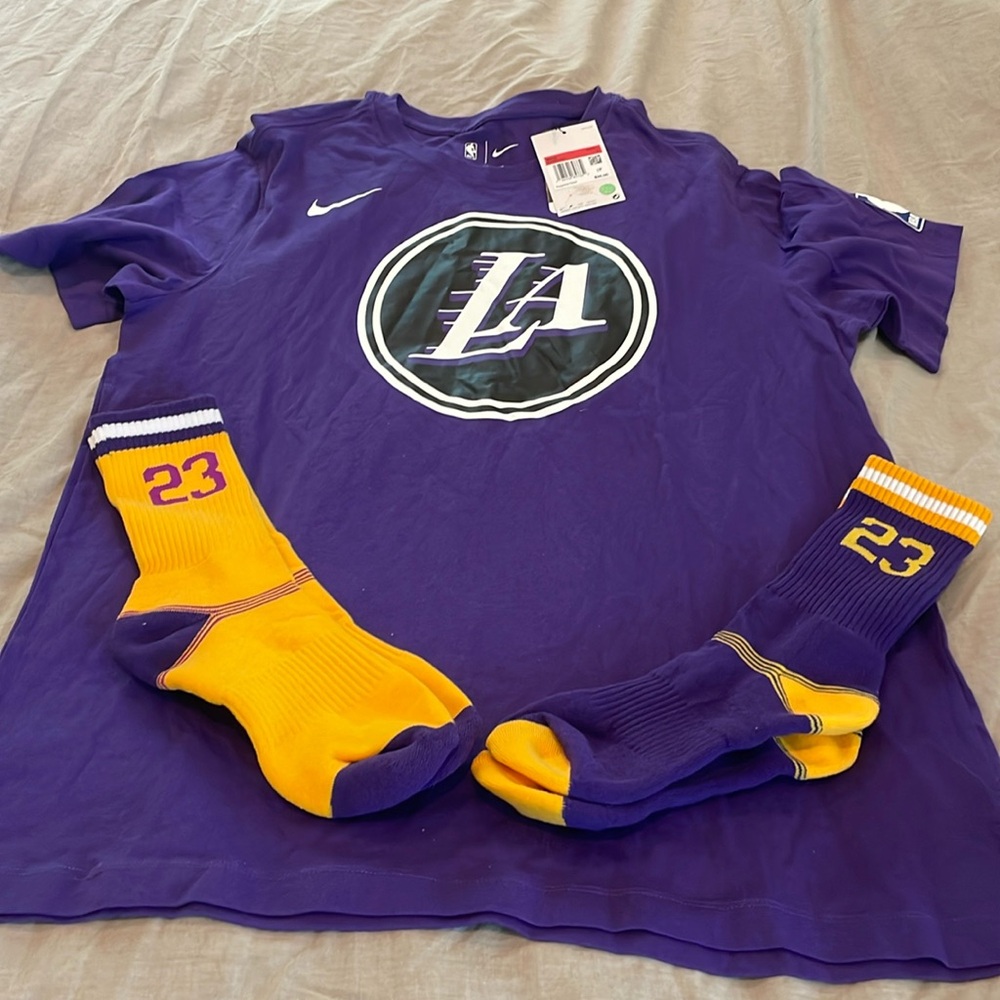 Los Angeles Lakers T-shirt with 2 pairs of LeBron socks. NWT